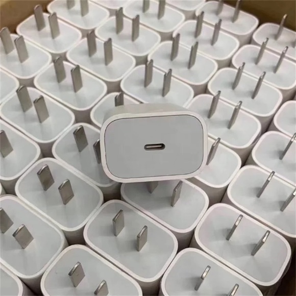 iPhone charger with box. USB-c to lightening - Picture 3 of 4